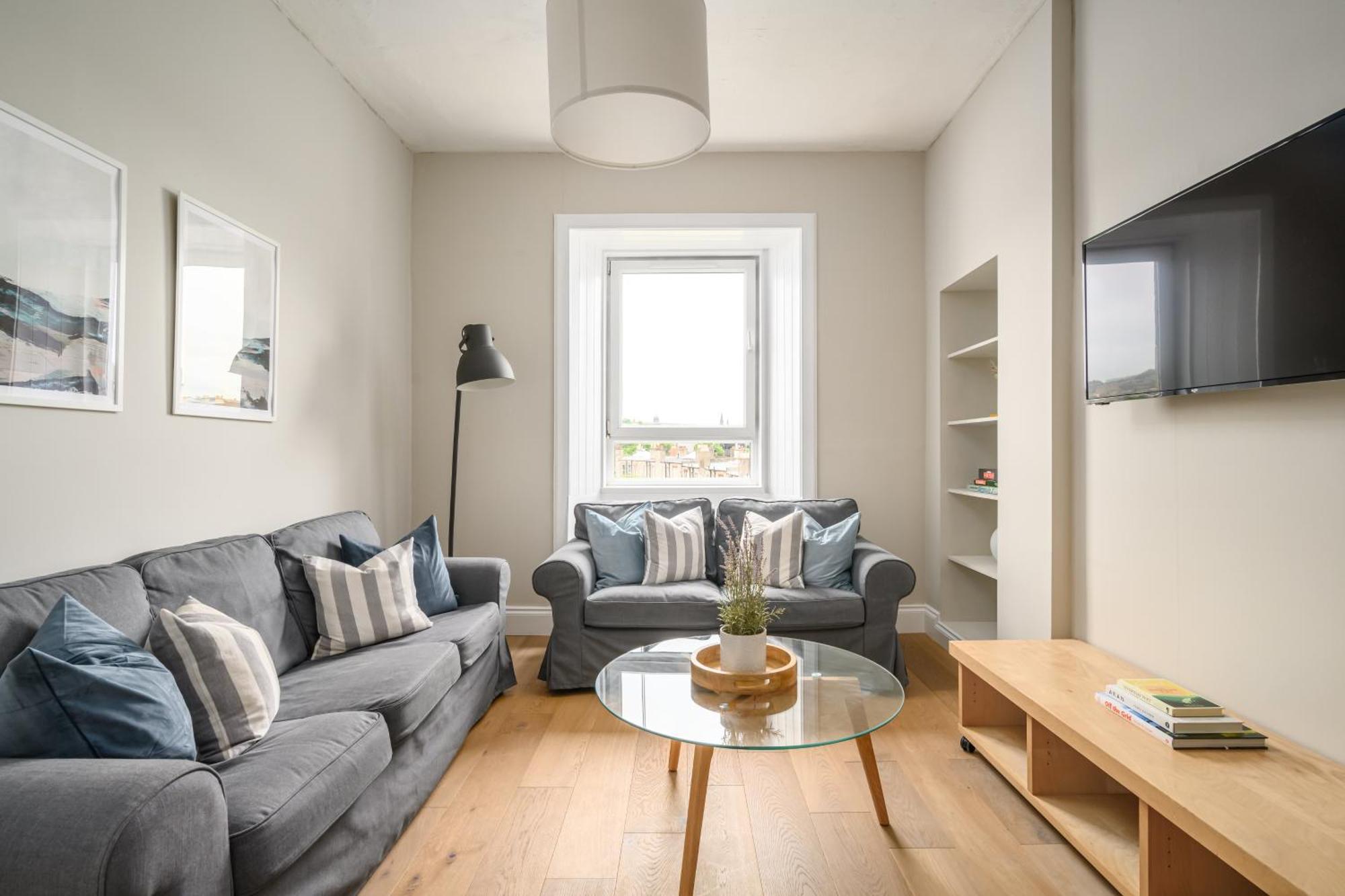 2Br New Town Castle View Apartment EDI Eksteriør billede